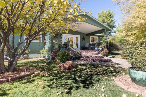 Kapila Gardens Family Retreat w private pool — 4-Star Luxury Hotel in Cottonwood, United States
