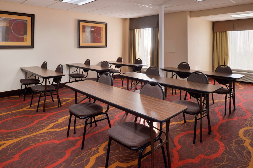 Hampton Inn Columbus East - photo 42