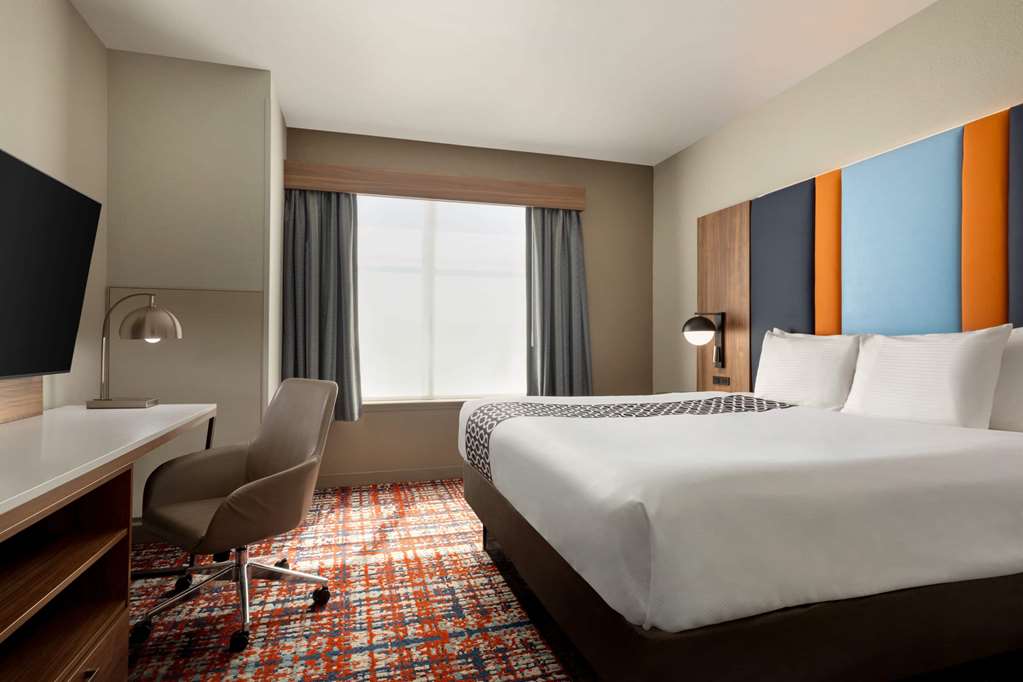 La Quinta Inn & Suites by Wyndham Oxford Anniston - photo 39
