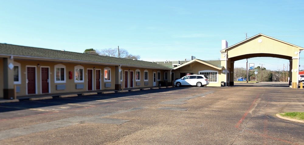 Continental Inn & Suites Nacogdoches TX SFA University Downtown - photo 54