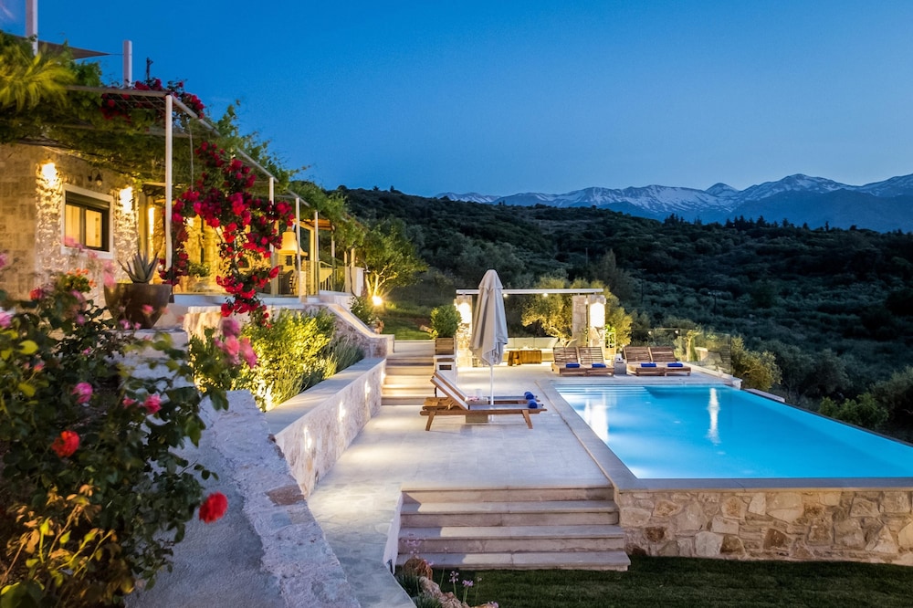 Aoria Villa By Hope Estate — 4-Star Luxury Hotel in Prinos, Greece