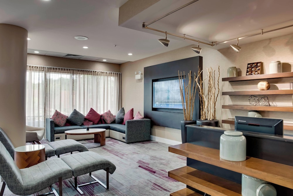 Courtyard Statesville Mooresville Lake Norman - featured photo