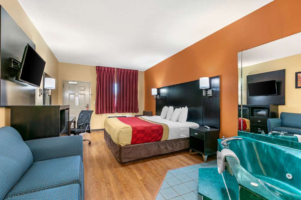 Econo Lodge Northport Tuscaloosa North - photo 28