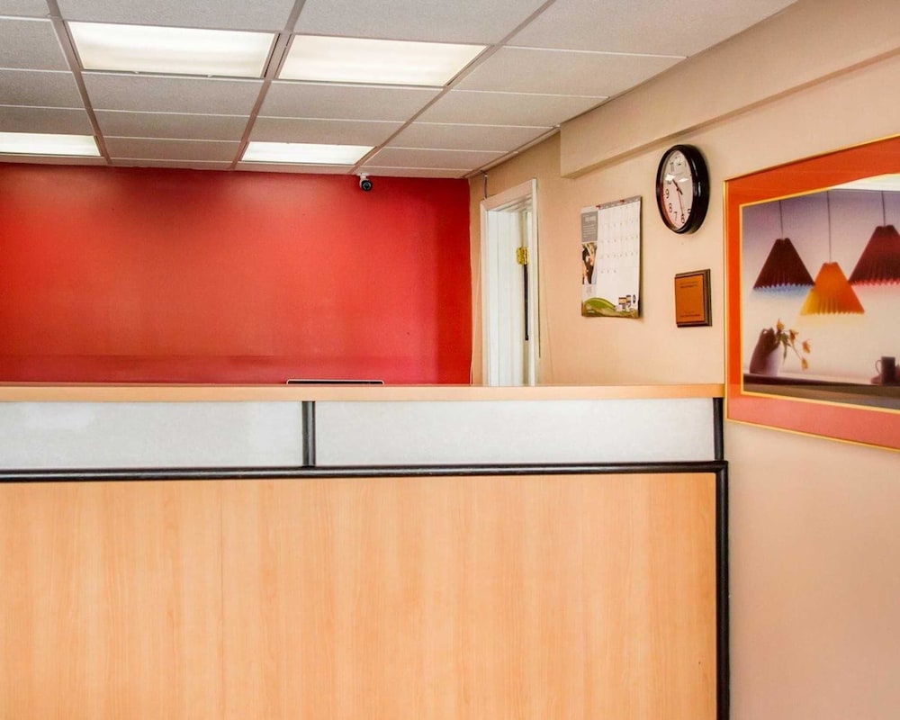 Econo Lodge Franklin Springboro - photo 11