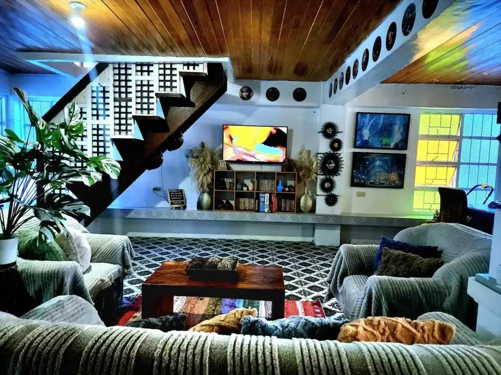 3 Bed House Sleeps 20 Pets Pool Garden — 4-Star Luxury Hotel in Caba, Philippines