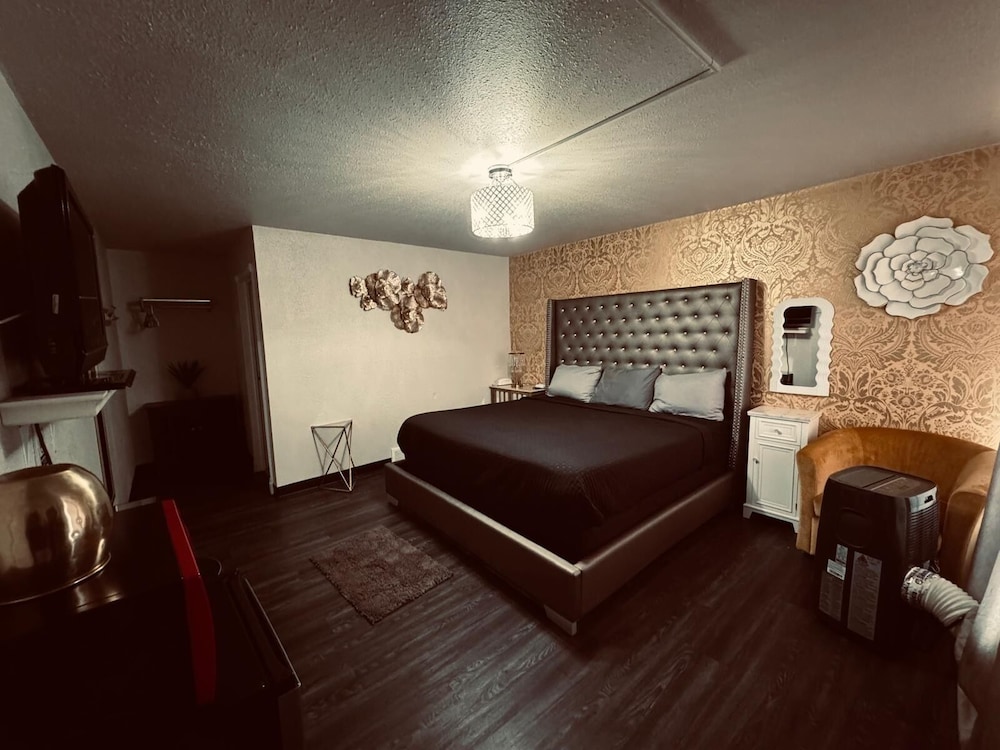 The Village Inn Hotel - photo 33