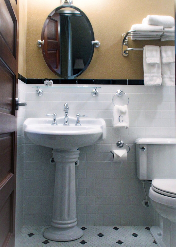 The Calvert Hotel - photo 12