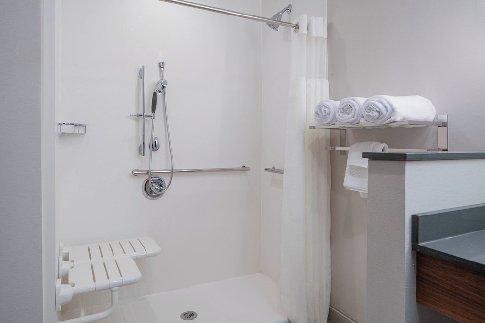 Fairfield by Marriott Inn & Suites Pensacola Pine Forest - photo 12