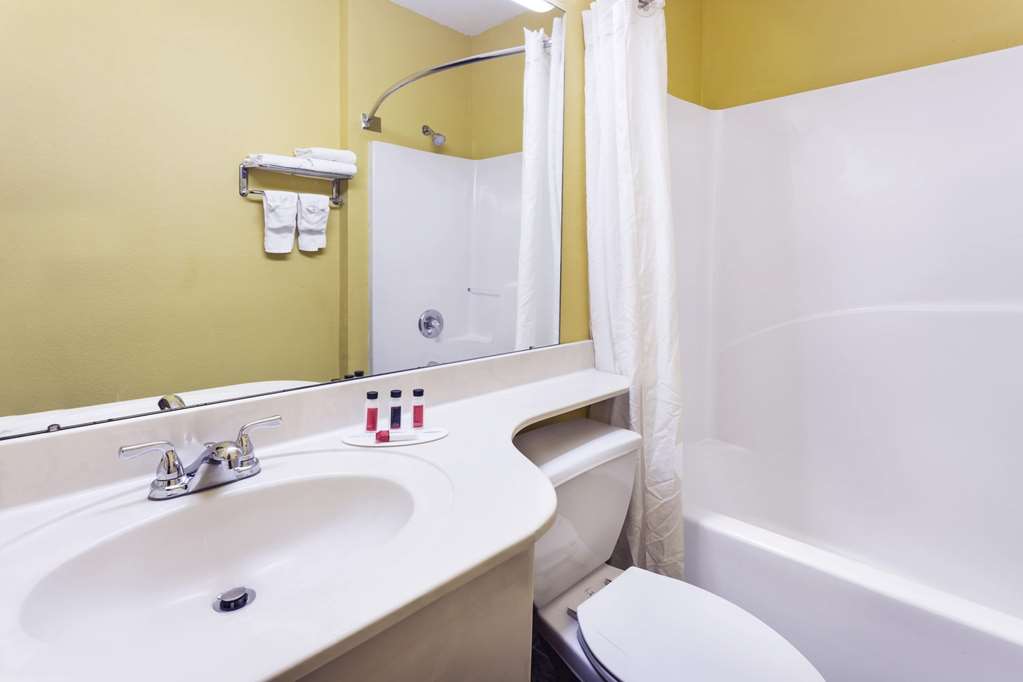 Microtel Inn & Suites by Wyndham Stockbridge Atlanta I 75 - photo 27