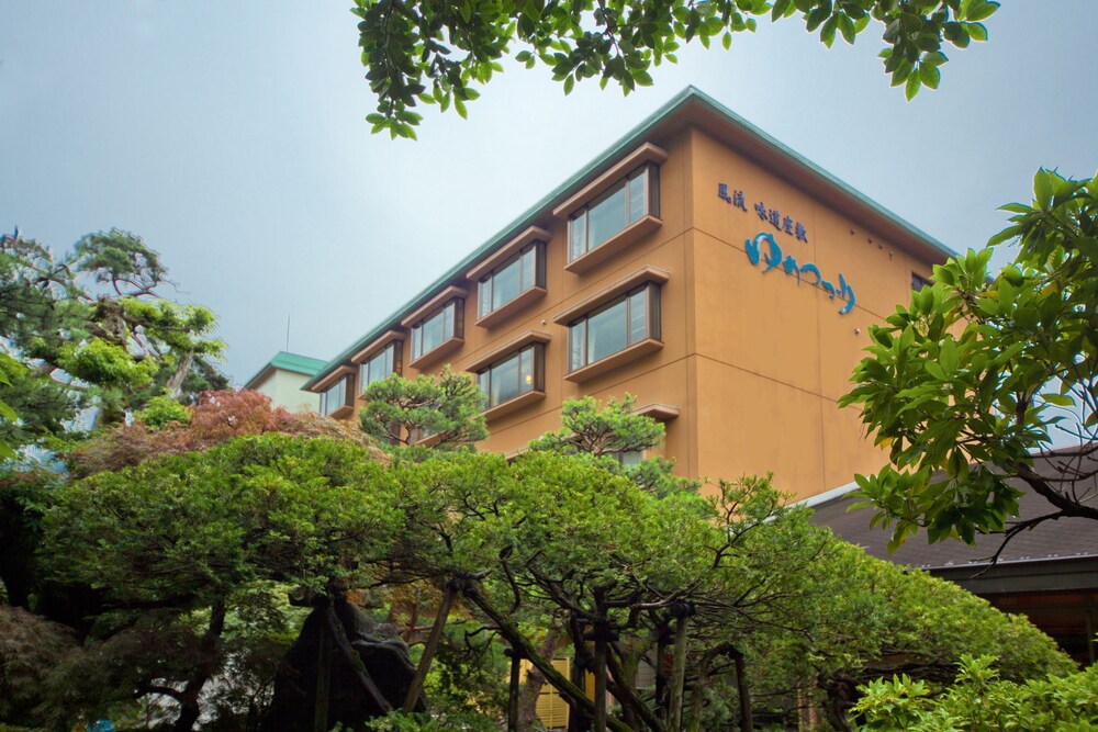 Yumetsuzuri - carbon neutral hotel in Tonami