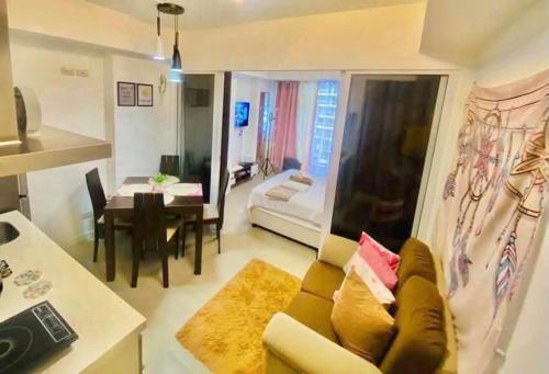 Dream Catcher Theme Unit - carbon neutral hotel in Manila