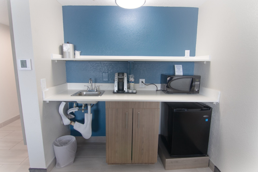 Holiday Inn Express & Suites Ft. Lauderdale Airport West by IHG - photo 33