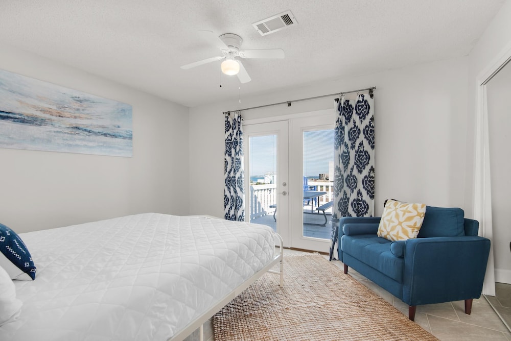 Makarios Beach Blu in Navarre, United States