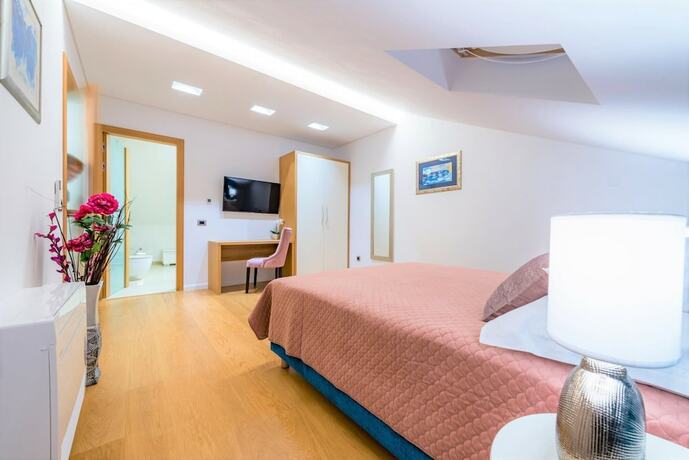 Luxurious Villa with Private Sea Access Dubrovnik — 4-Star Luxury Hotel in Dubrovnik, Croatia