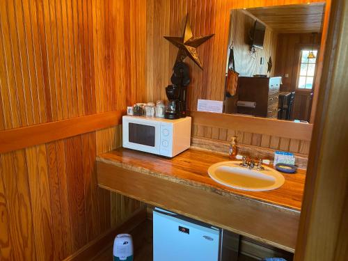 Whistling Winds Motel - photo 37