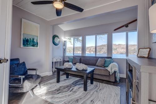 Modern Winnipesaukee Lake Front Retreat — hotel in Alton