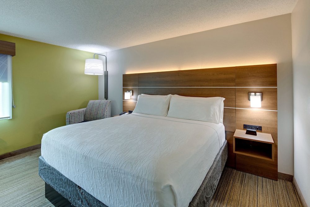Holiday Inn Express W I40 Whitebridge Road by IHG - photo 13