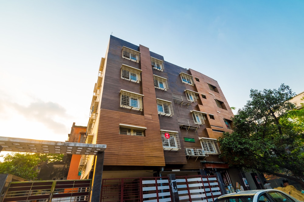 OYO 3363 near Sarat Bose Road