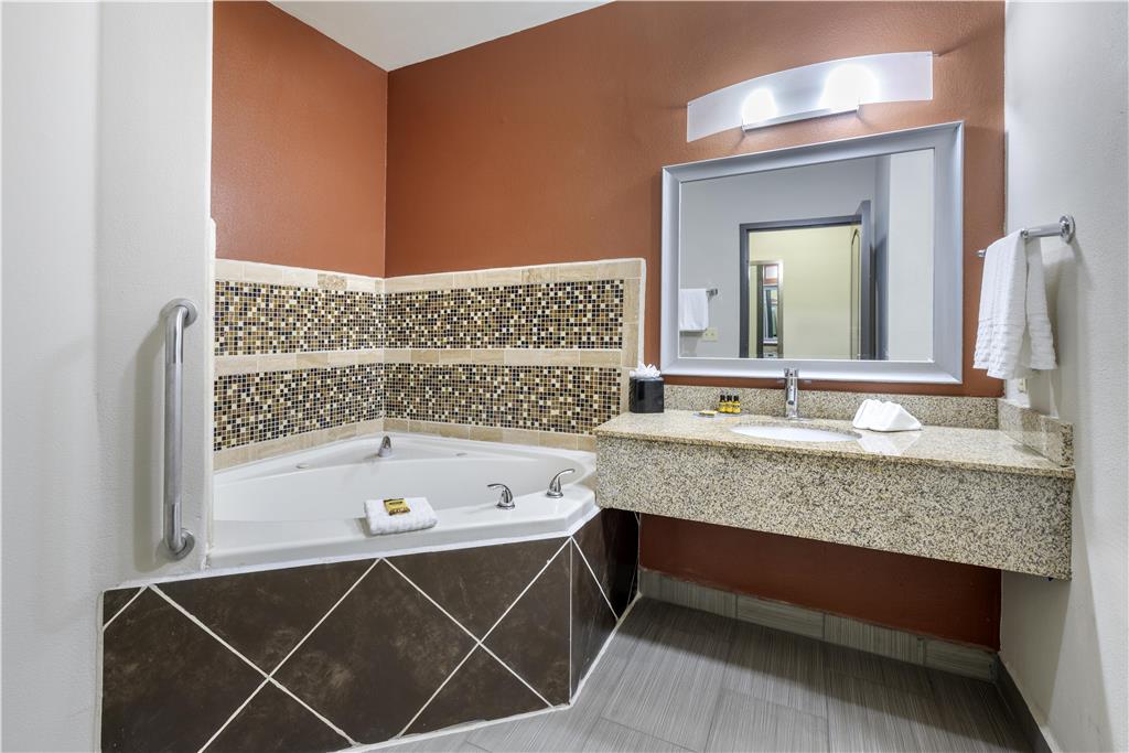 Best Western Plus Lee's Summit Hotel & Suites - photo 25