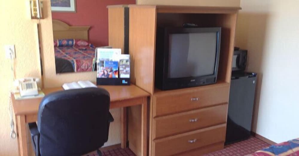 DeQueen Courtyard Inn - photo 10
