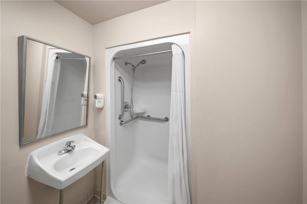 Days Inn by Wyndham Mountain Home - photo 11