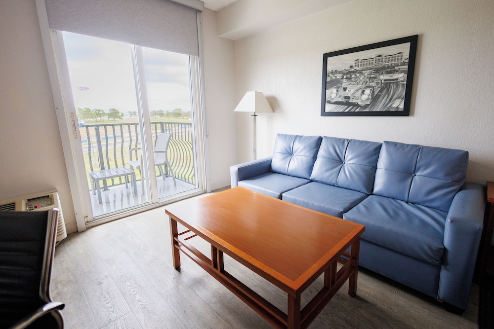 SEVEN Sebring Raceway Hotel - photo 13