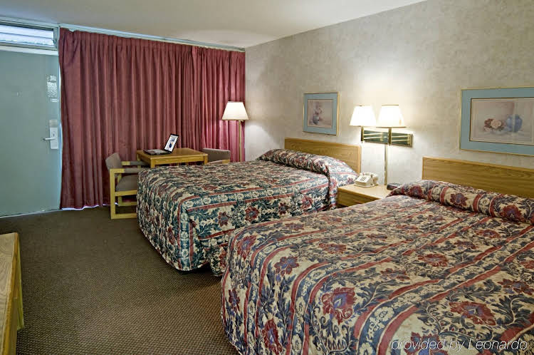 The Royal Inn Manhattan - photo 4