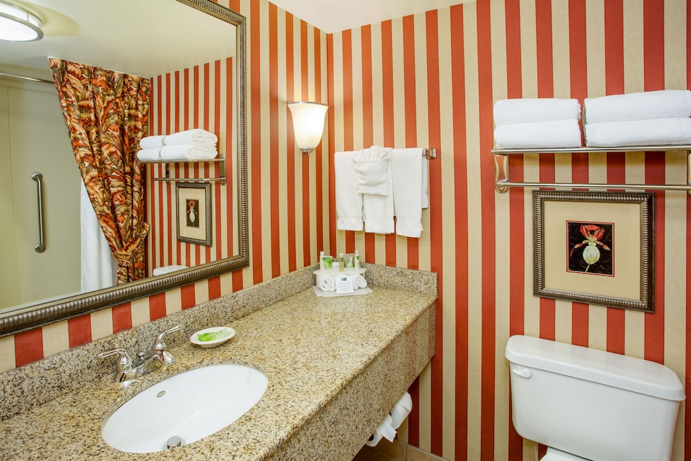 Holiday Inn Express & Suites Bloomington by IHG - photo 19