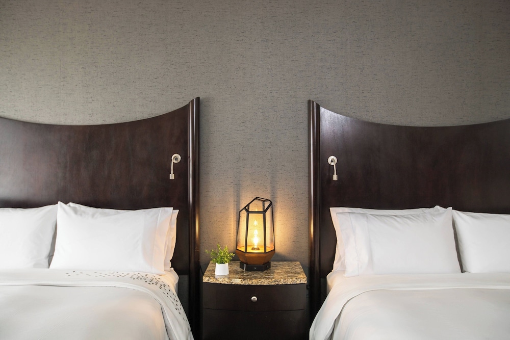 Renaissance Raleigh North Hills Hotel - photo 18