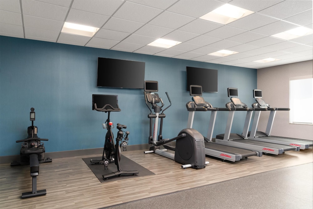 Hampton Inn Fairmont - photo 16