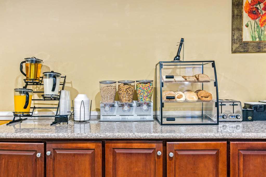 La Quinta Inn & Suites by Wyndham Mobile Satsuma Saraland - photo 34
