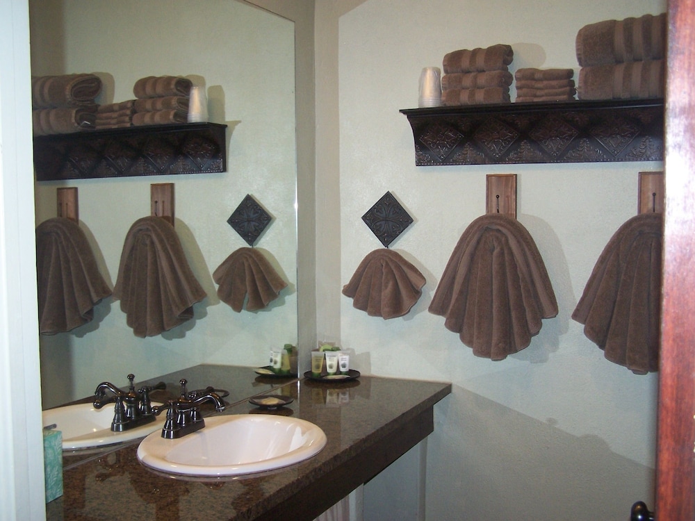 Blanco County Inn - photo 60