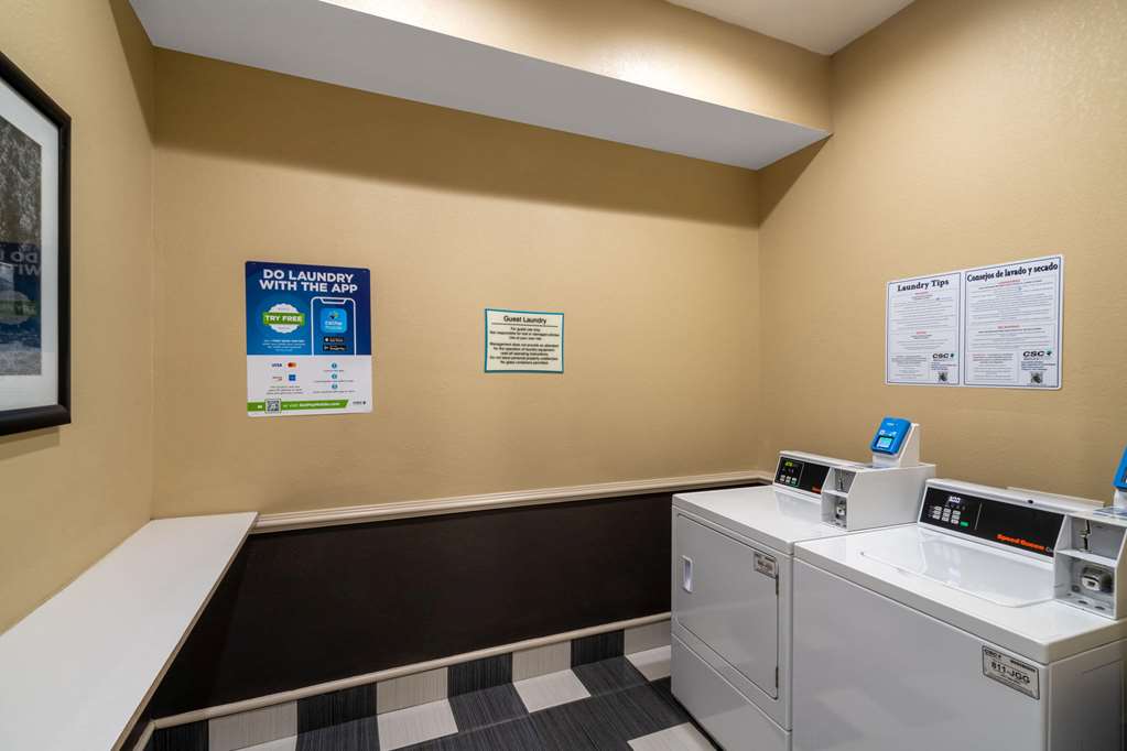 La Quinta Inn & Suites by Wyndham Prattville - photo 55
