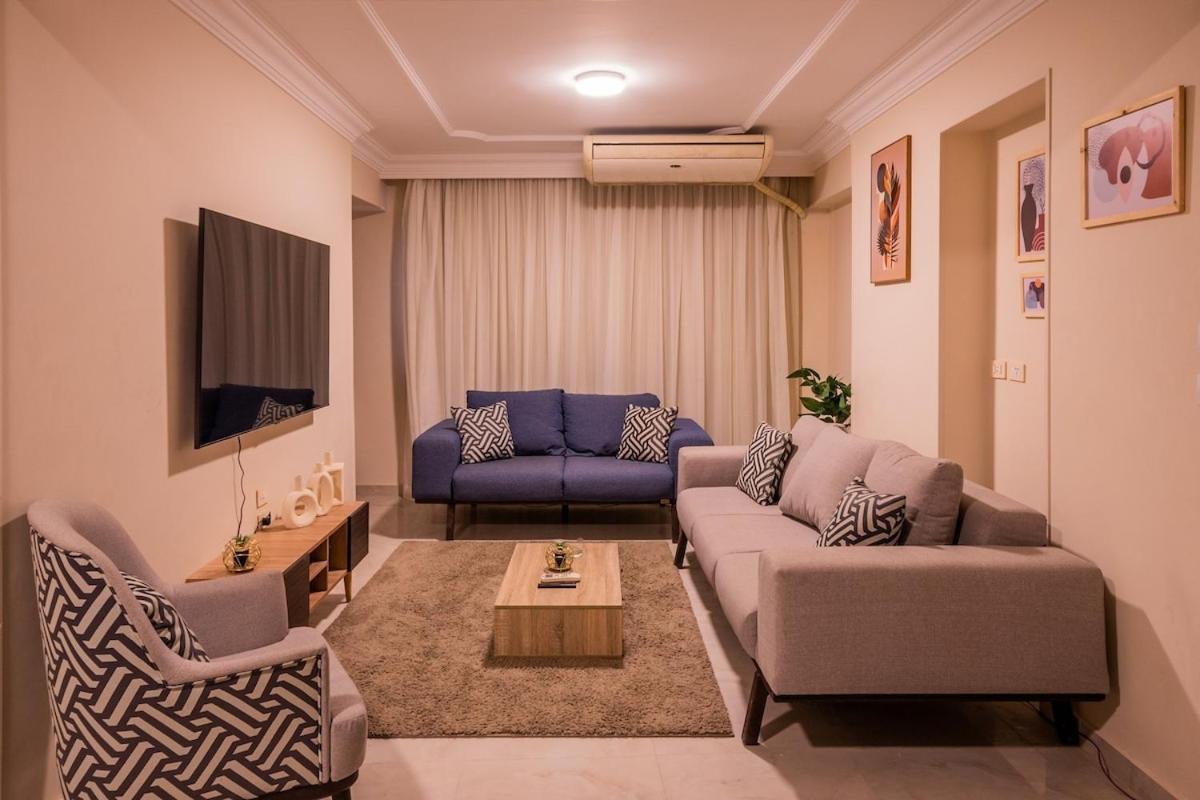 Lovely 4BR with direct nile view — 4-Star Luxury Hotel in Cairo, Egypt