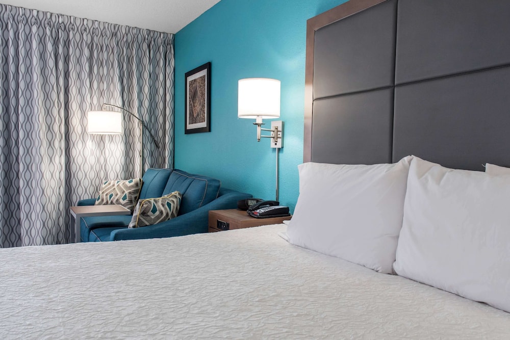 Hampton Inn Douglas - photo 15