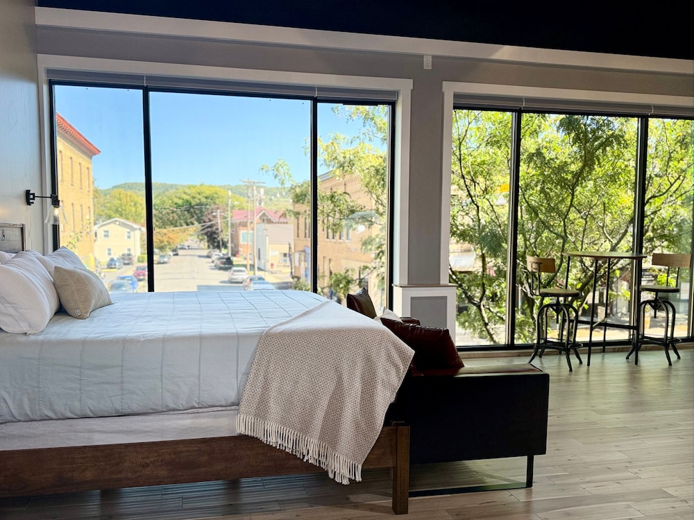 The Benjamin Hotel — hotel in Watkins Glen