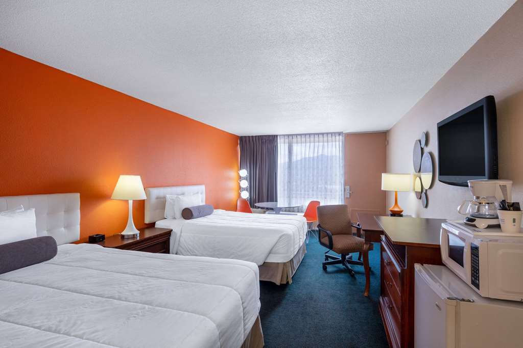 Howard Johnson Hotel & Conference Center by Wyndham Salem - photo 15