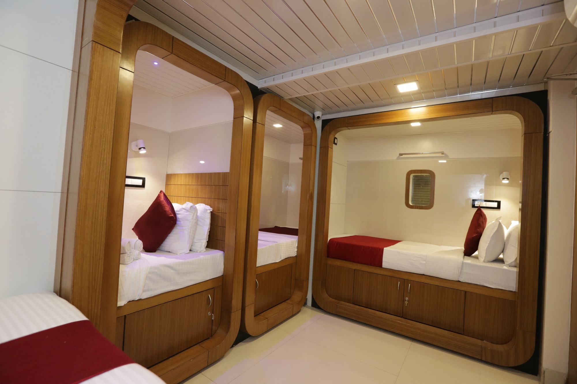 Qubestay Airport Capsule Hotel & Hostel