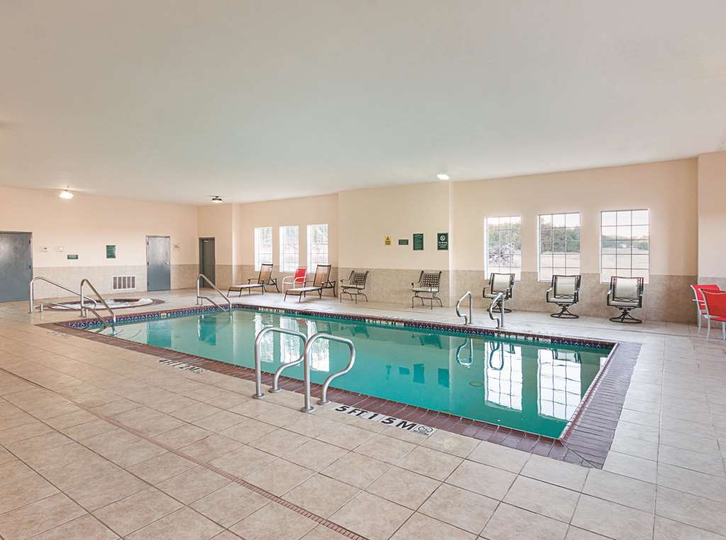 La Quinta Inn & Suites by Wyndham Glen Rose - photo 13