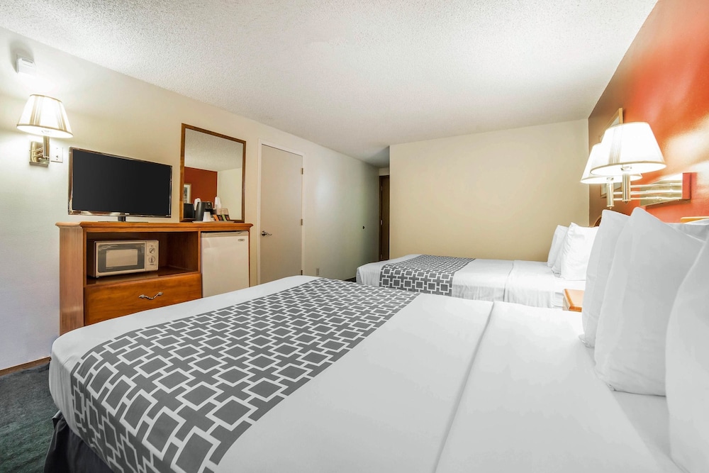 Grizzly Inn Evanston - photo 21