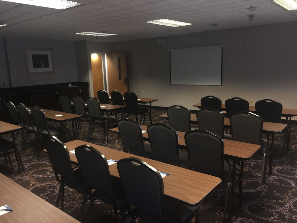 Holiday Inn Express Hotel & Suites Laurinburg by IHG - photo 23