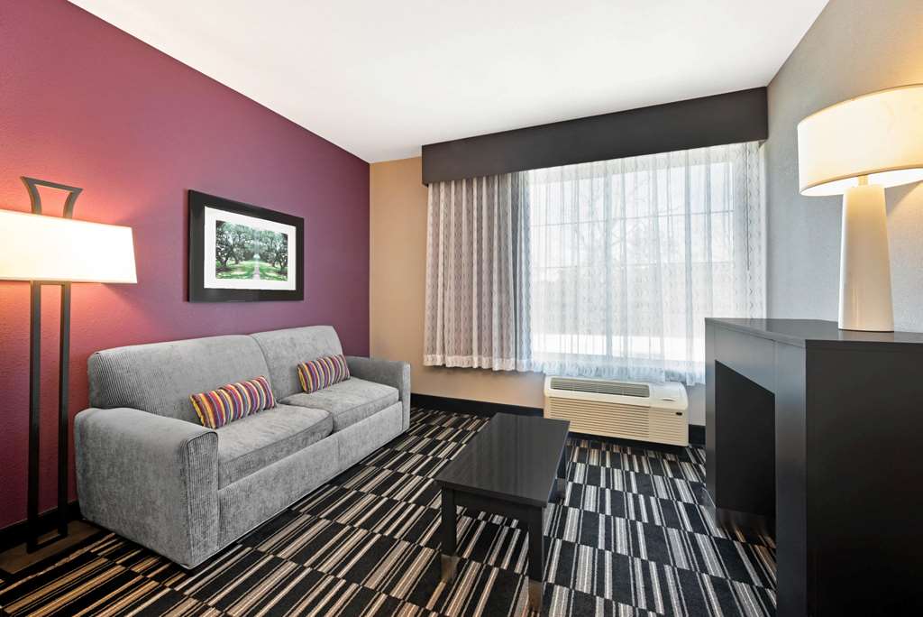 La Quinta Inn & Suites by Wyndham West Monroe - photo 24