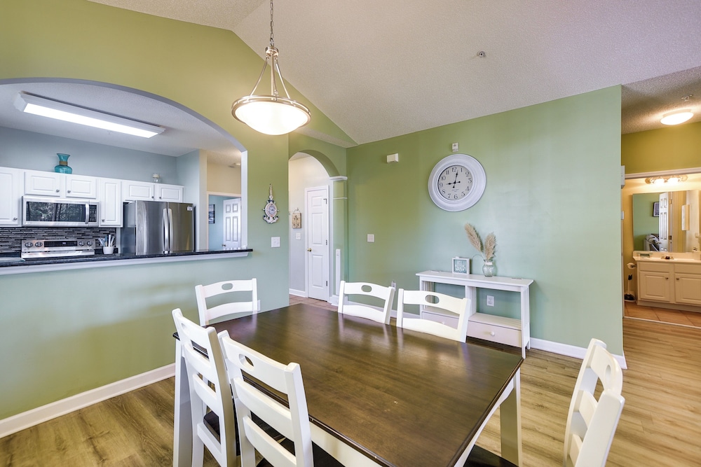 Barefoot Resort Condo w Pools & Balcony - photo 8