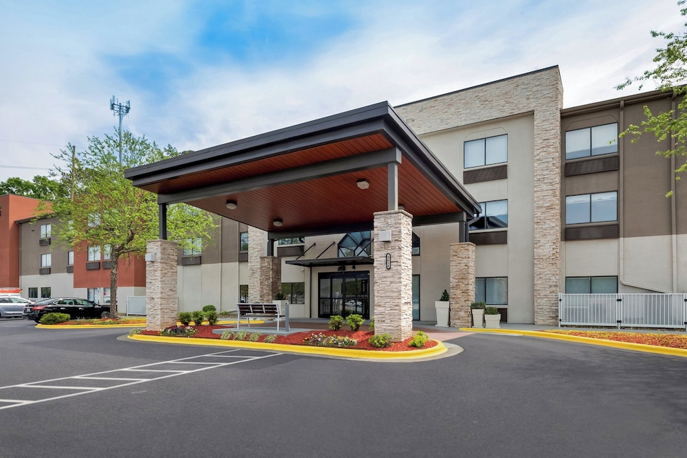 Holiday Inn Express & Suites Raleigh NE Medical Ctr Area by IHG - photo 52