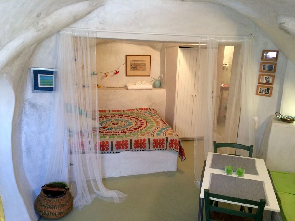 Traditional Farmers Caves — 4-Star Luxury Hotel in Emporio, Greece
