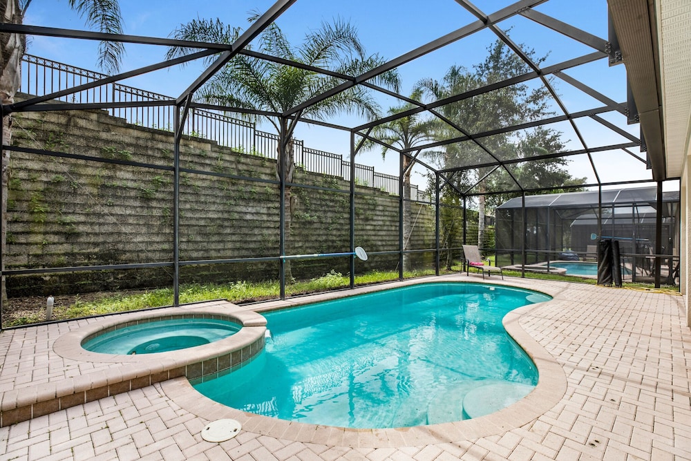 Luxury Modern Home With CDC Cleaning Standards 2 Miles From Disney #6wh546 — 4-Star Luxury Hotel in Kissimmee, United States