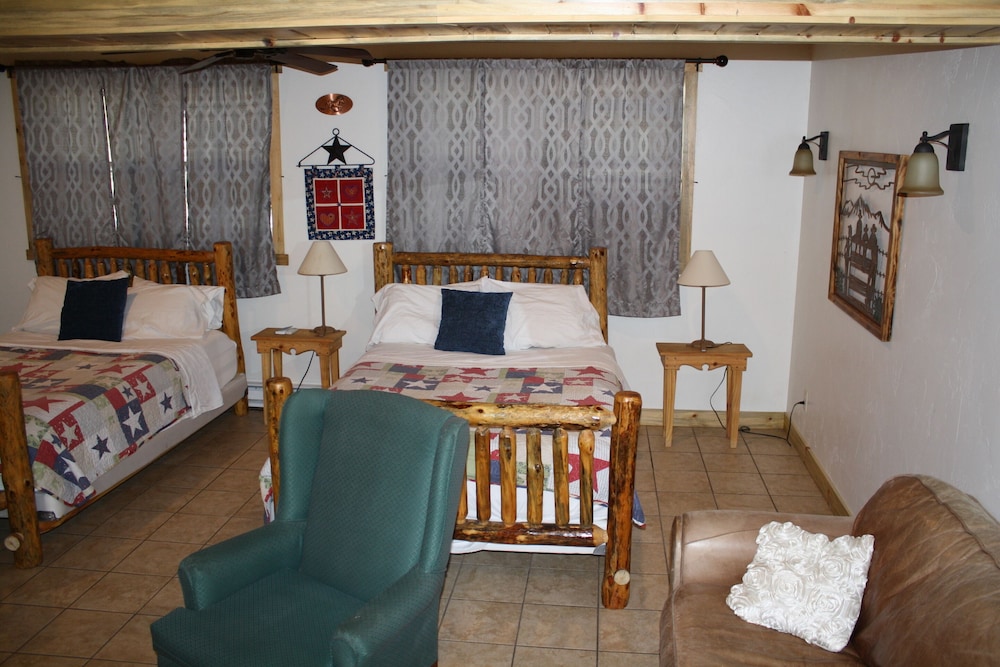 The Historic Wapiti Lodge - photo 9
