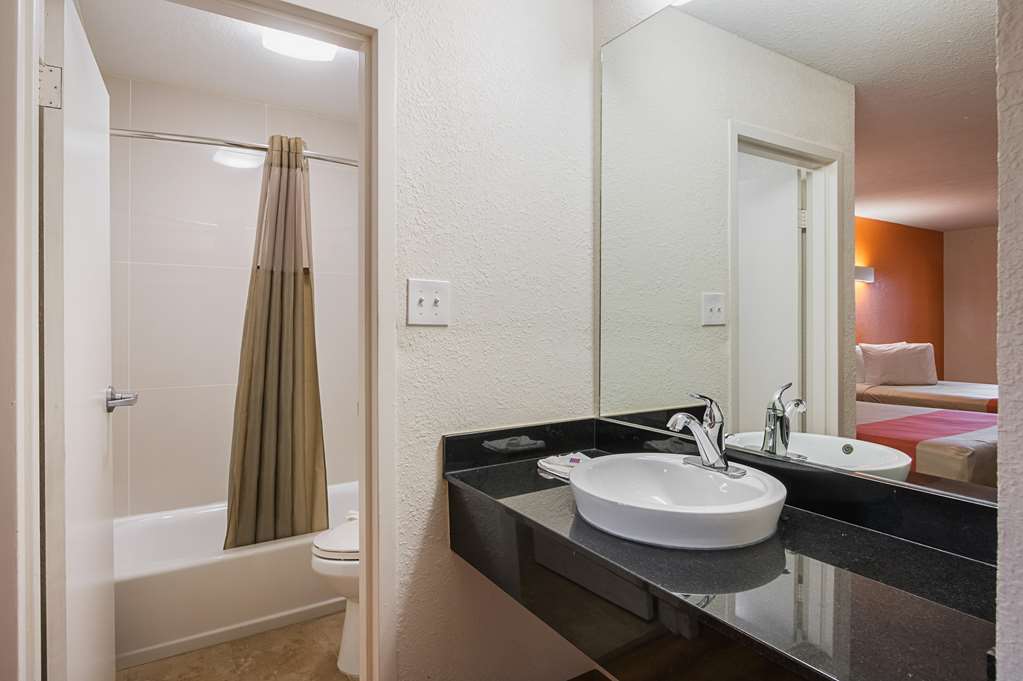 Motel 6 Savannah GA Midtown - photo 16