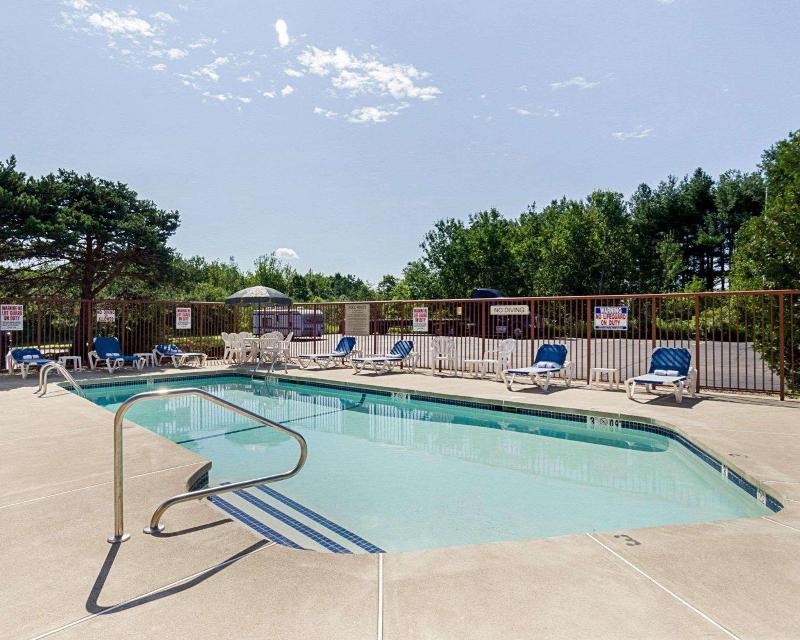 Quality Inn & Suites - photo 36