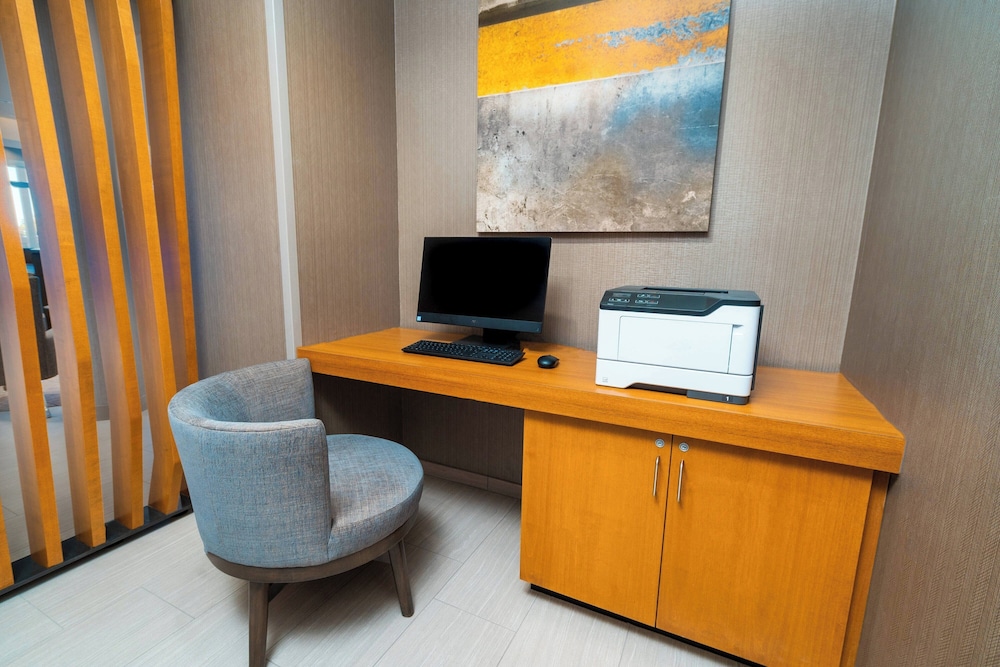 SpringHill Suites by Marriott Newark Fremont - photo 26